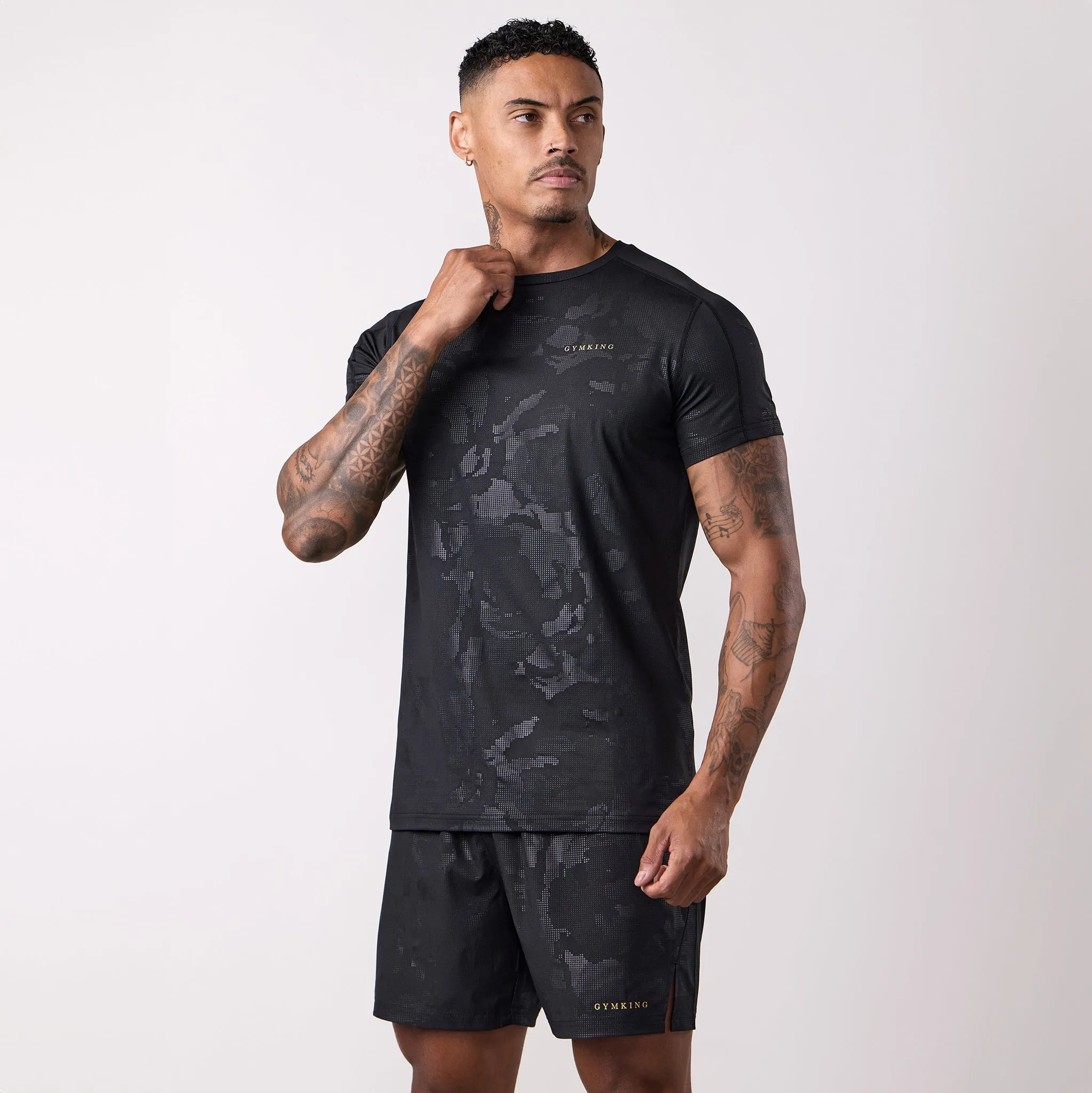Non Restrictive Cut Gym King Debossed Camo Tee - Black/Gold