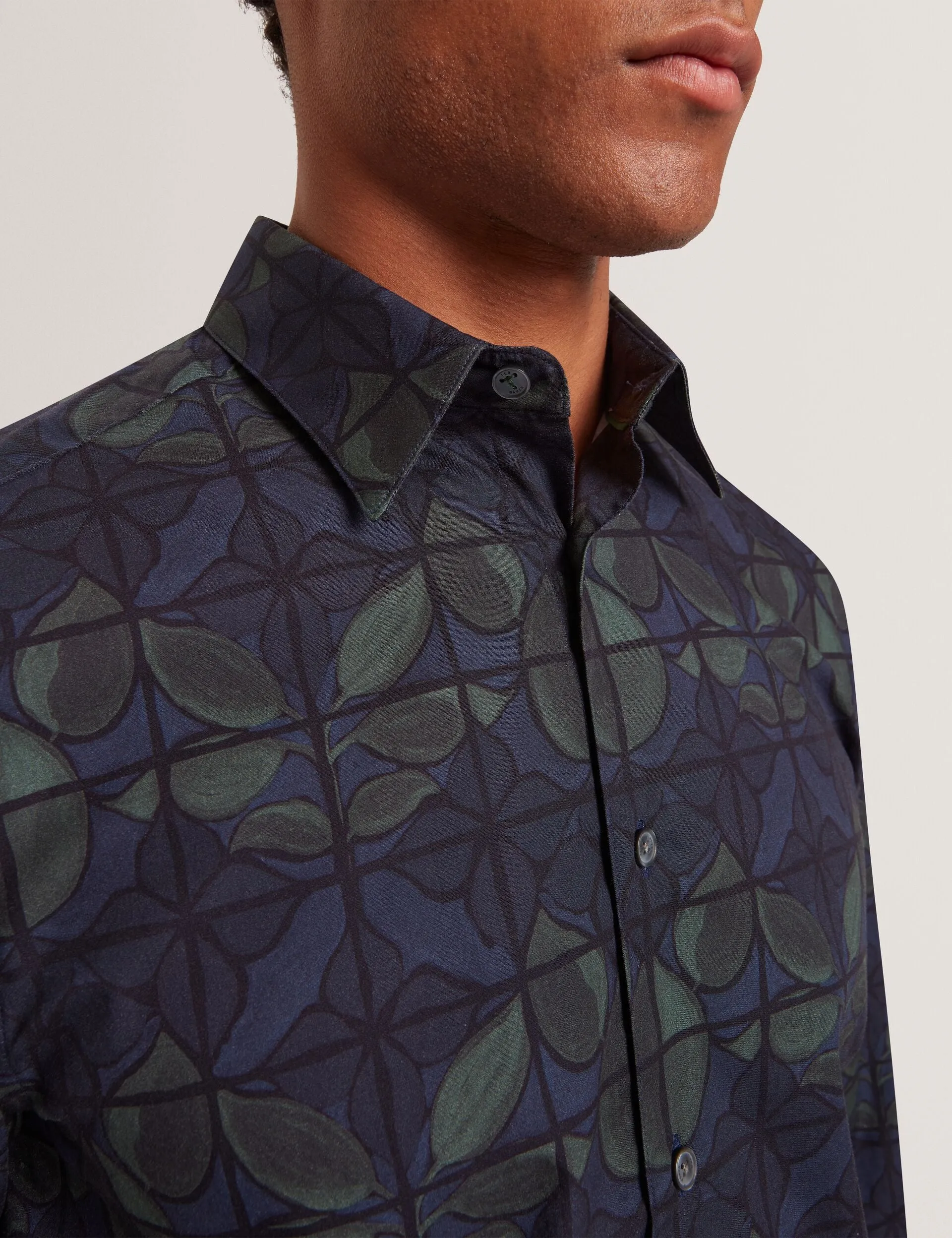 FRANKKN | NAVY Bold Prints Fashion Statement