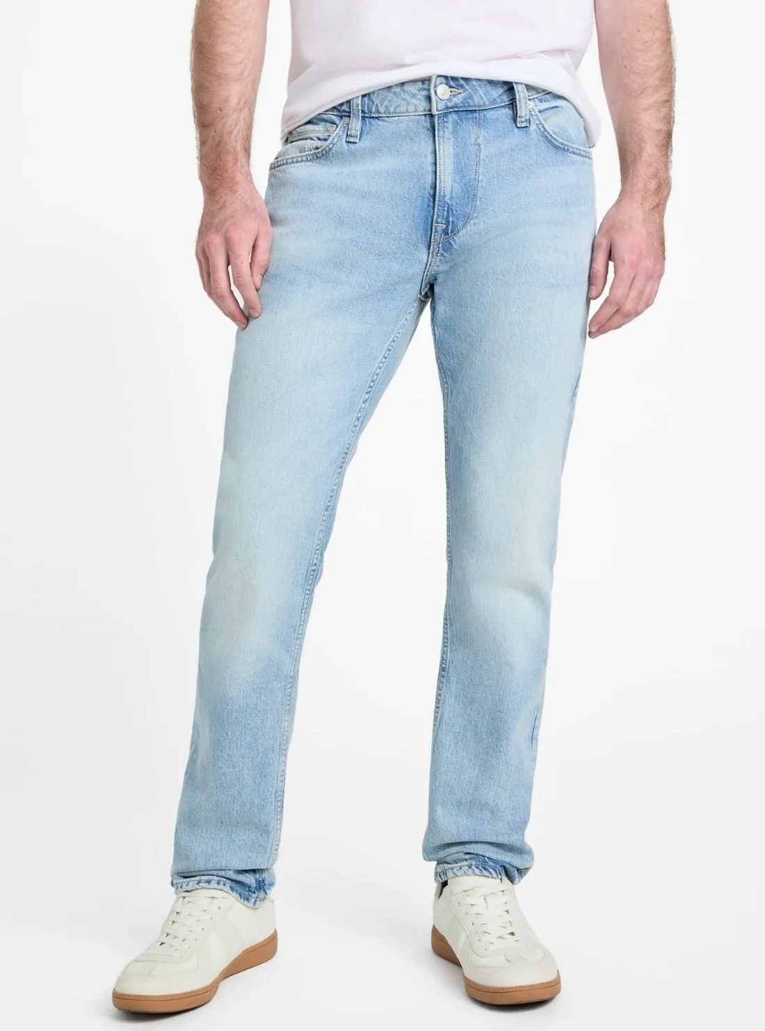 Seasonless wear Eco Finnley Mid Rise Tapered Jeans in Light Wash