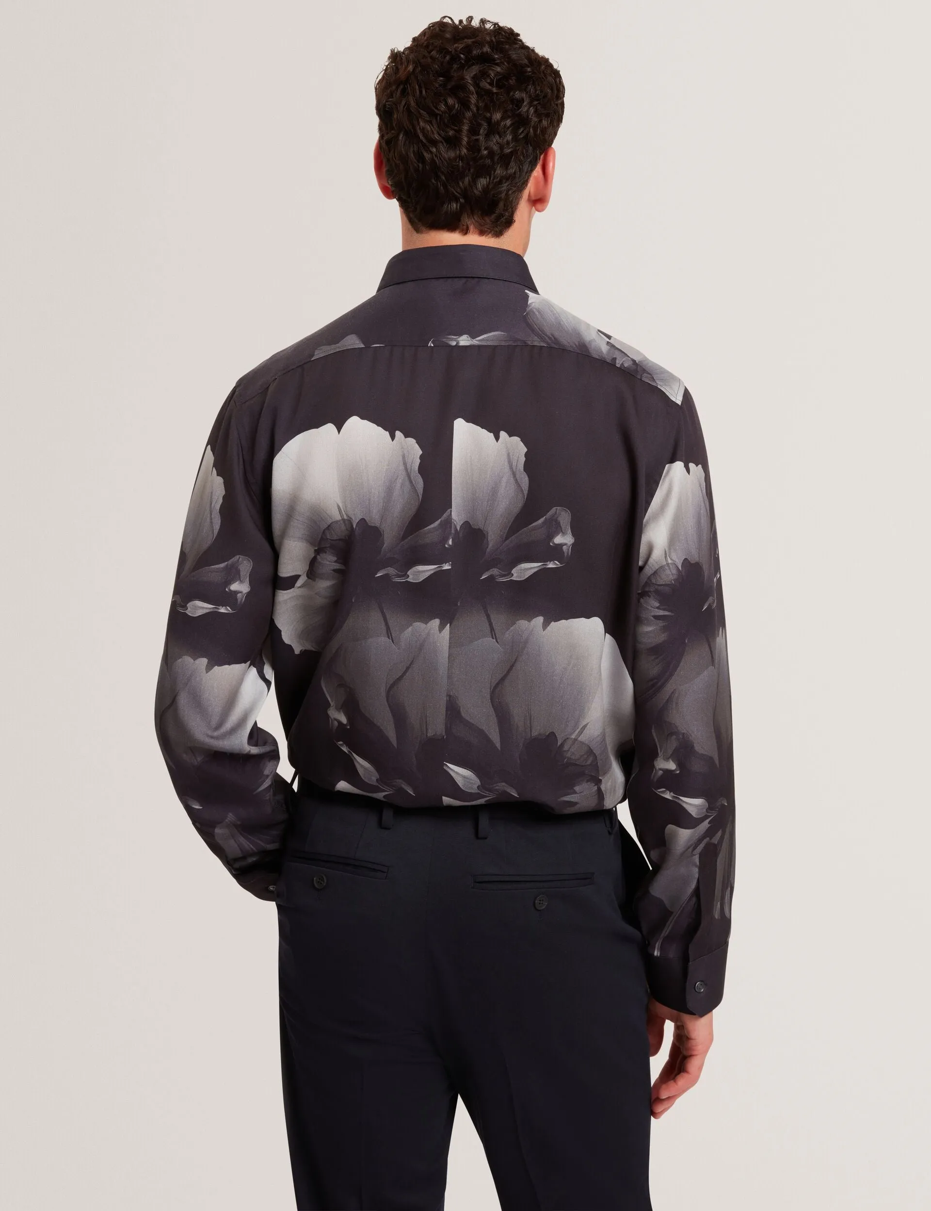 AMUND | BLACK Trendy Design