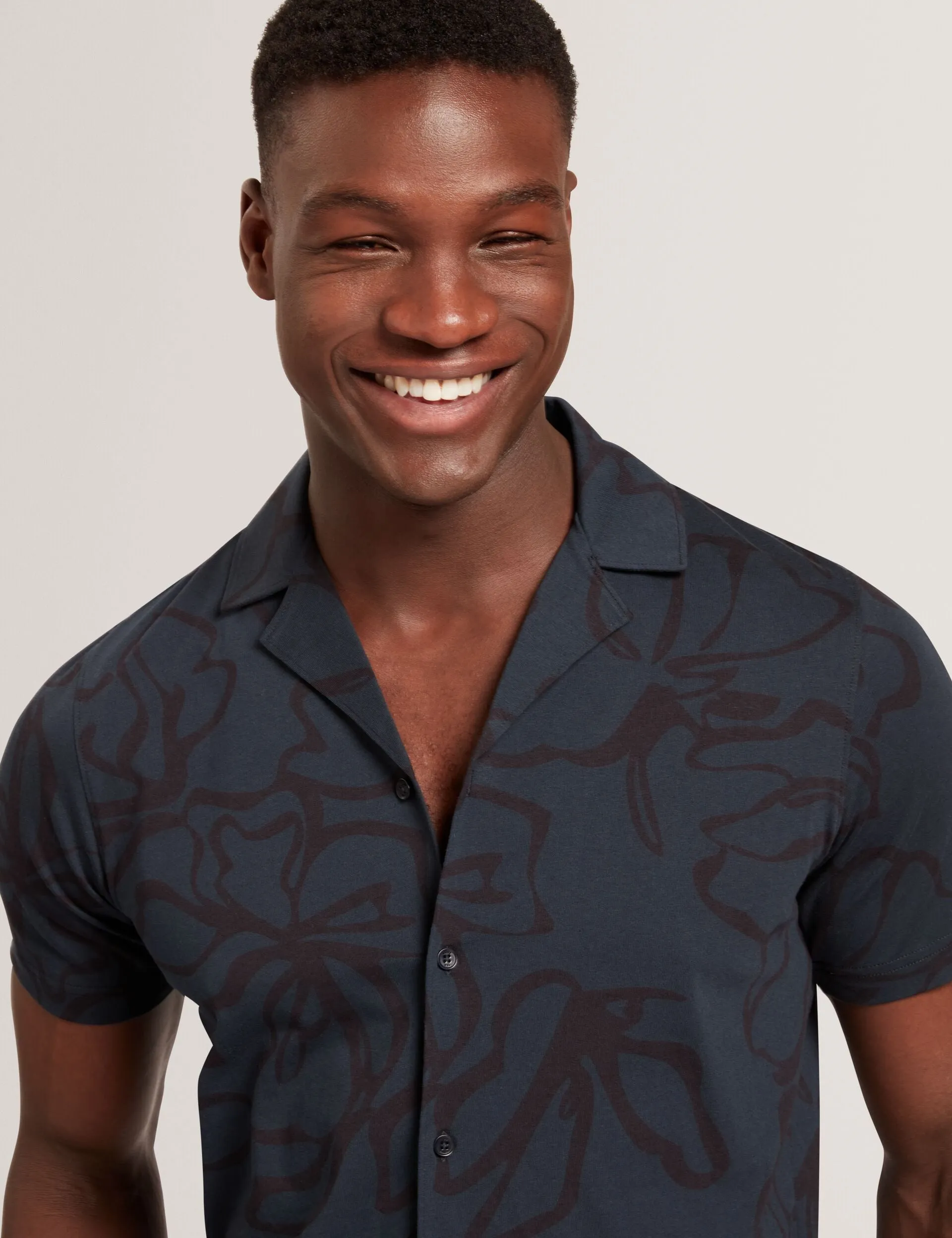 CLAUB | NAVY Ventilated Back Hiking Gear