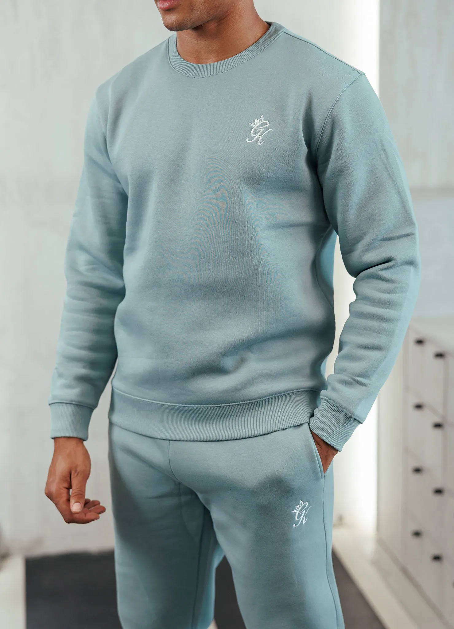 Gym King Fundamental Fleece Crew - Smoke Chill Style