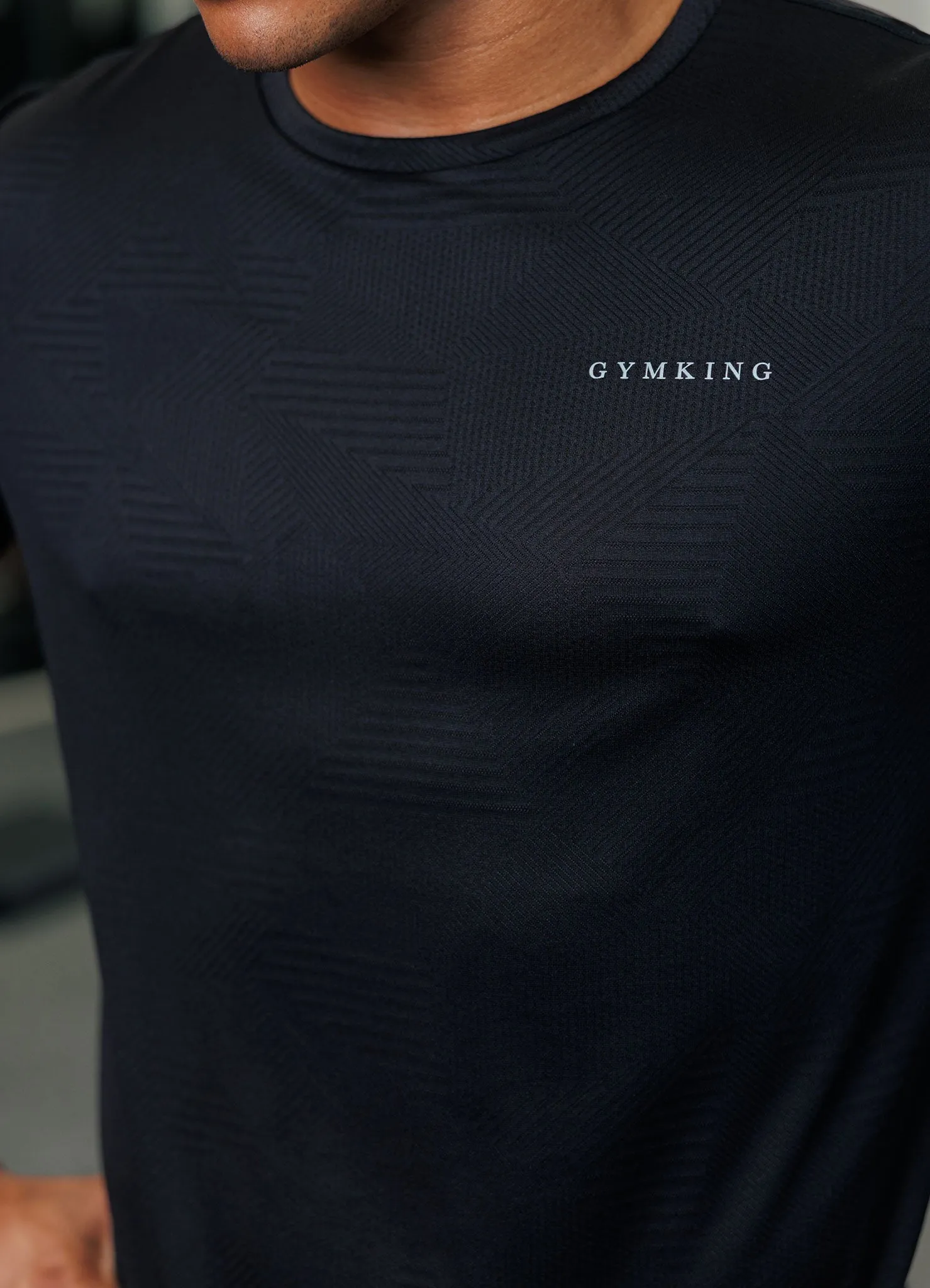 Simple Look Gym King Geometric Knit Linear Tee - Black