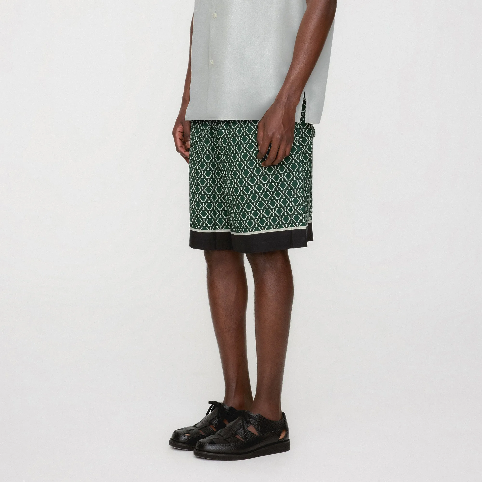 Kith Monogram Crest Lewis Short - Stadium construction work Seamless Comfort