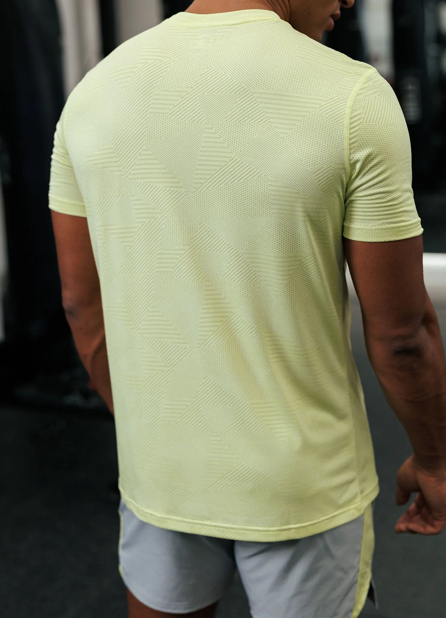 Modern innovation Anti Static Fabric Gym King Geometric Knit Tee - Limelight