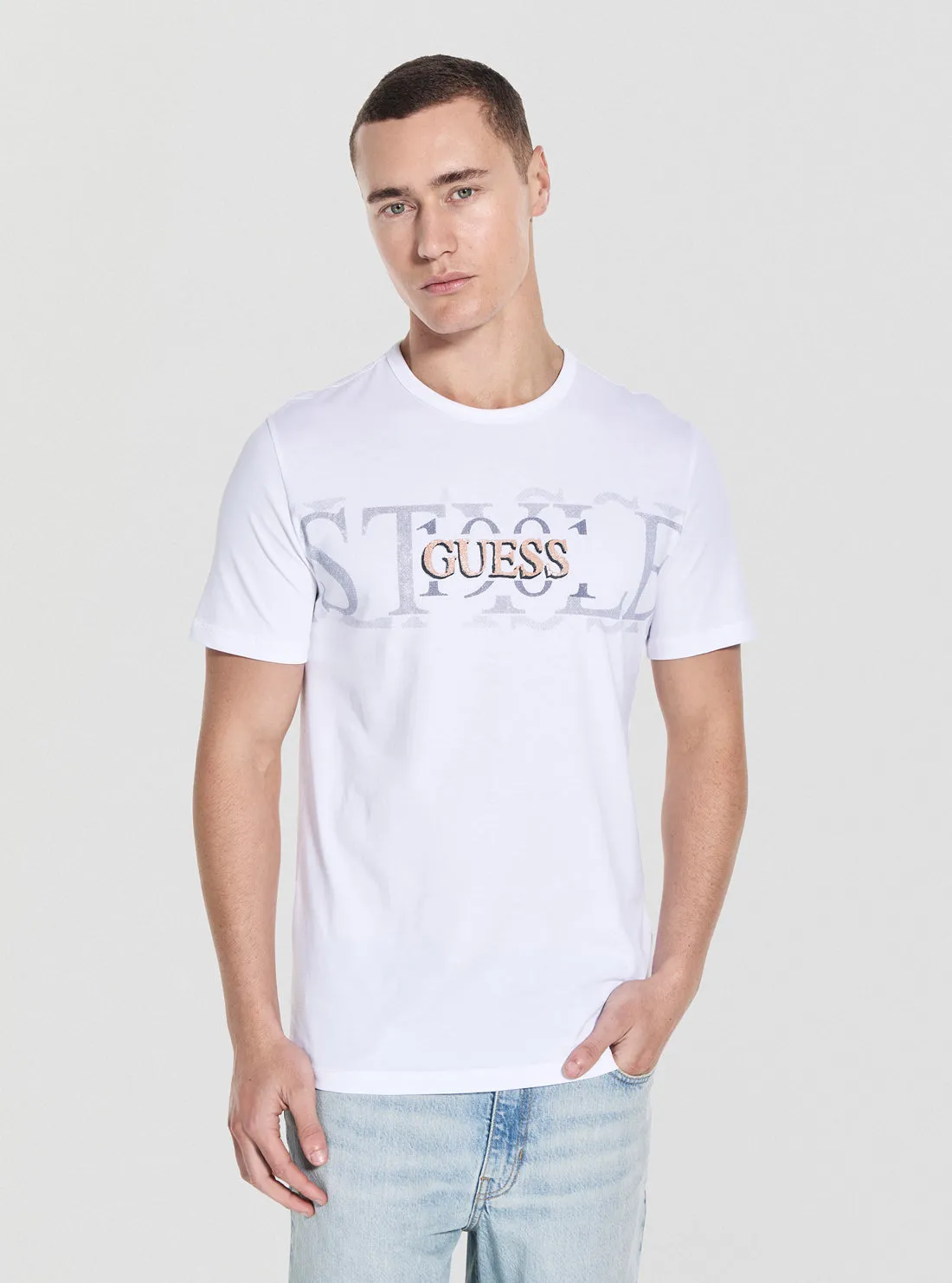 Cozy Layer Fit Simple and Comfortable Eco White Guess Chest Box T-Shirt