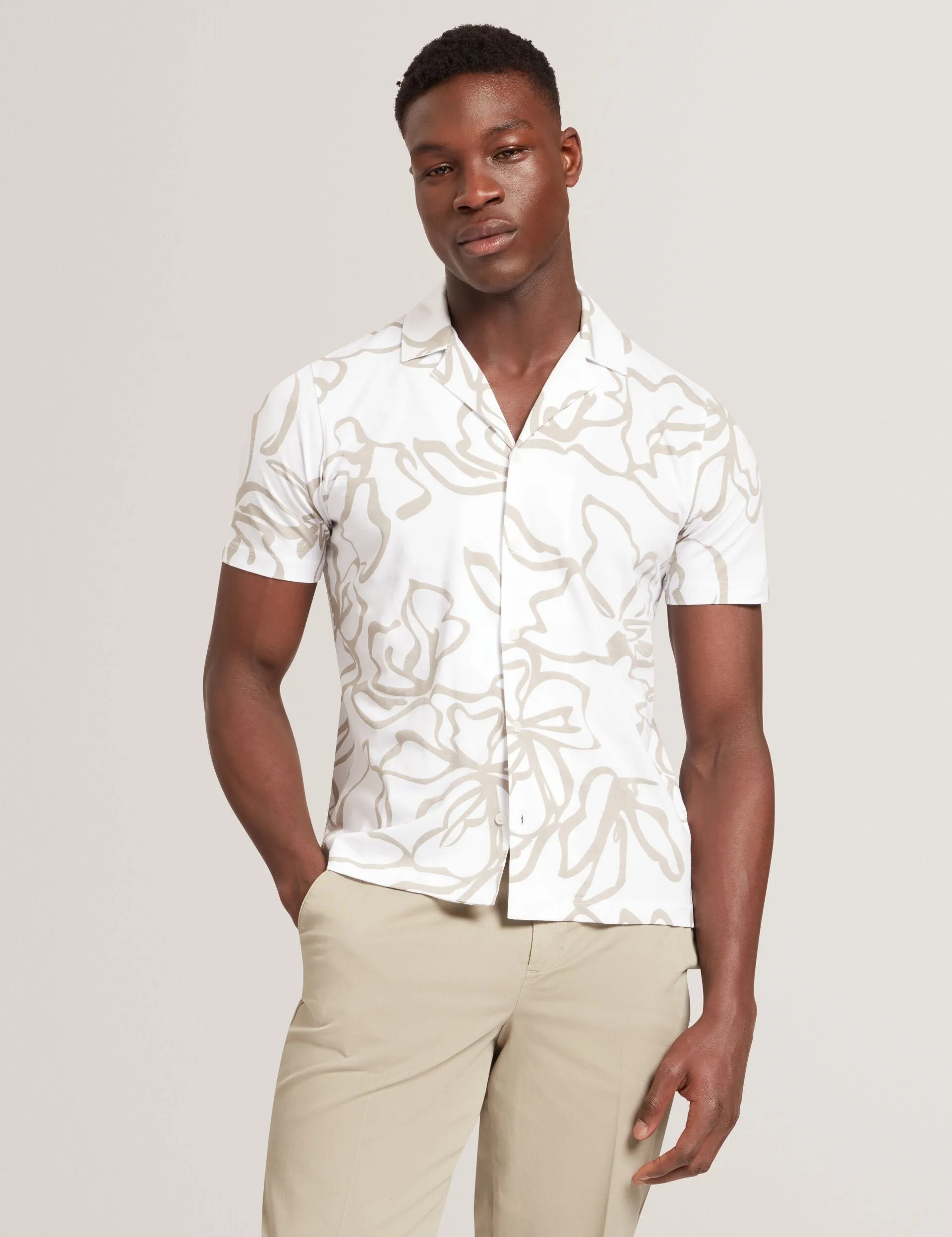 CLAUB | WHITE Summer Outfit Roll-Up Sleeve