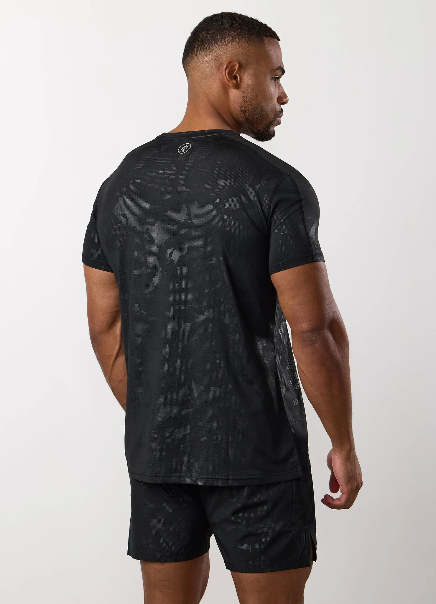 Minimal Style Trend Trendy Top Gym King Debossed Camo SS Tee - Black