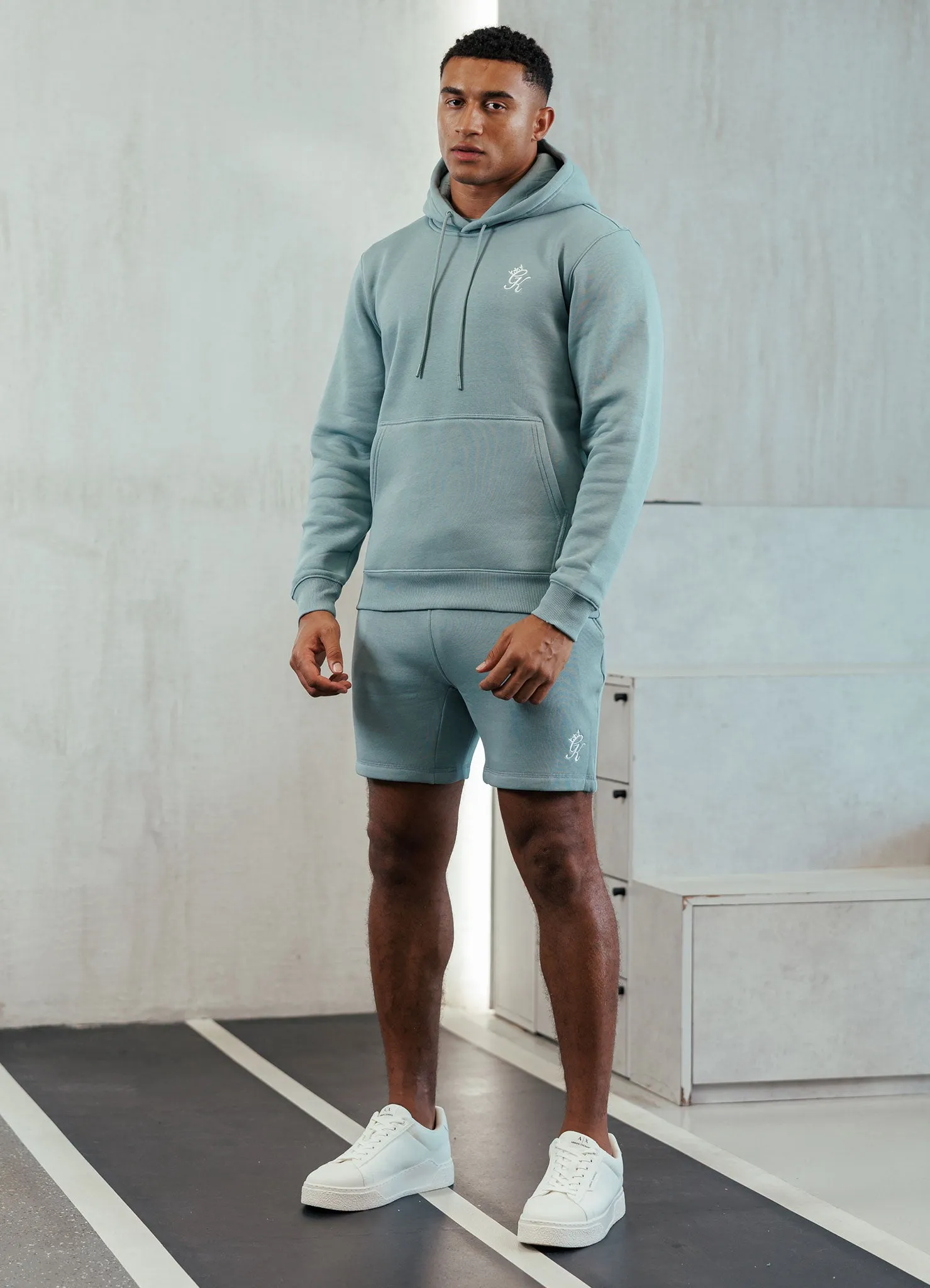 Gym King Fundamental Fleece Hood - Smoke Minimalist Look