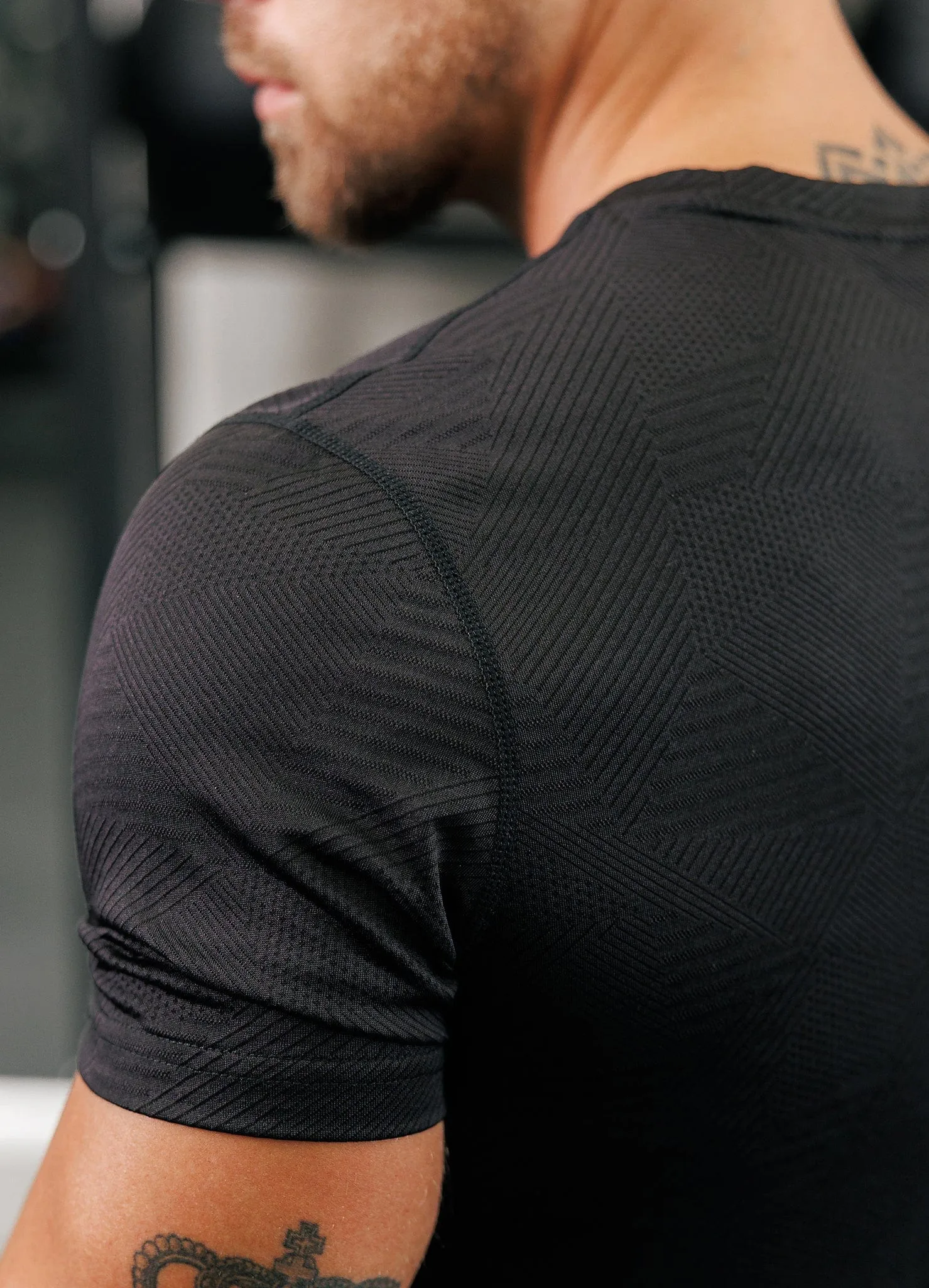 Sporty Top college Gym King Geometric Knit Tee - Black