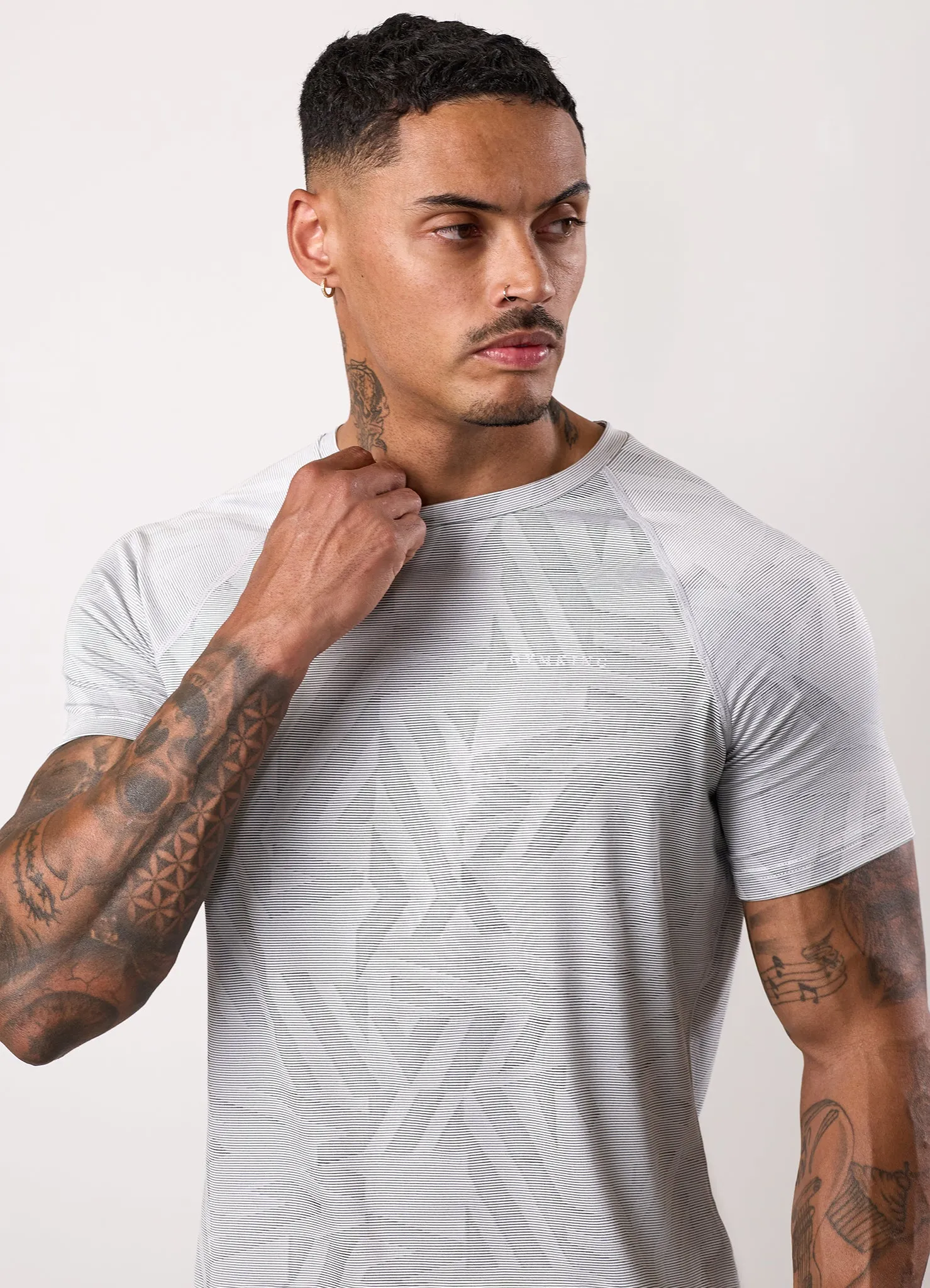 Camping practicality Gym King Limitless Abstract Knit Tee - White/Black