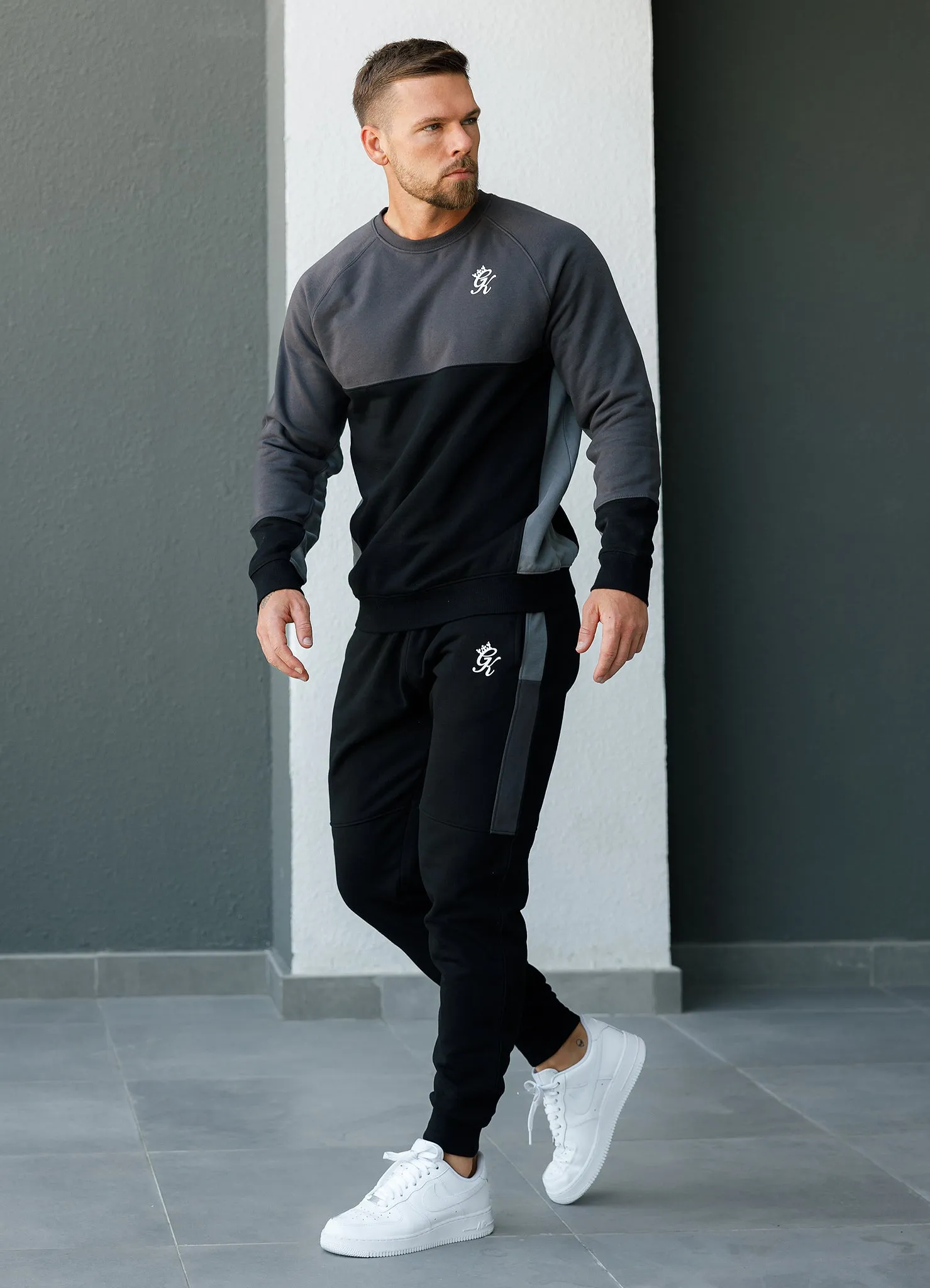 Modern Fit Fashion Comfort Gym King Minefield Fleece Crew - Black