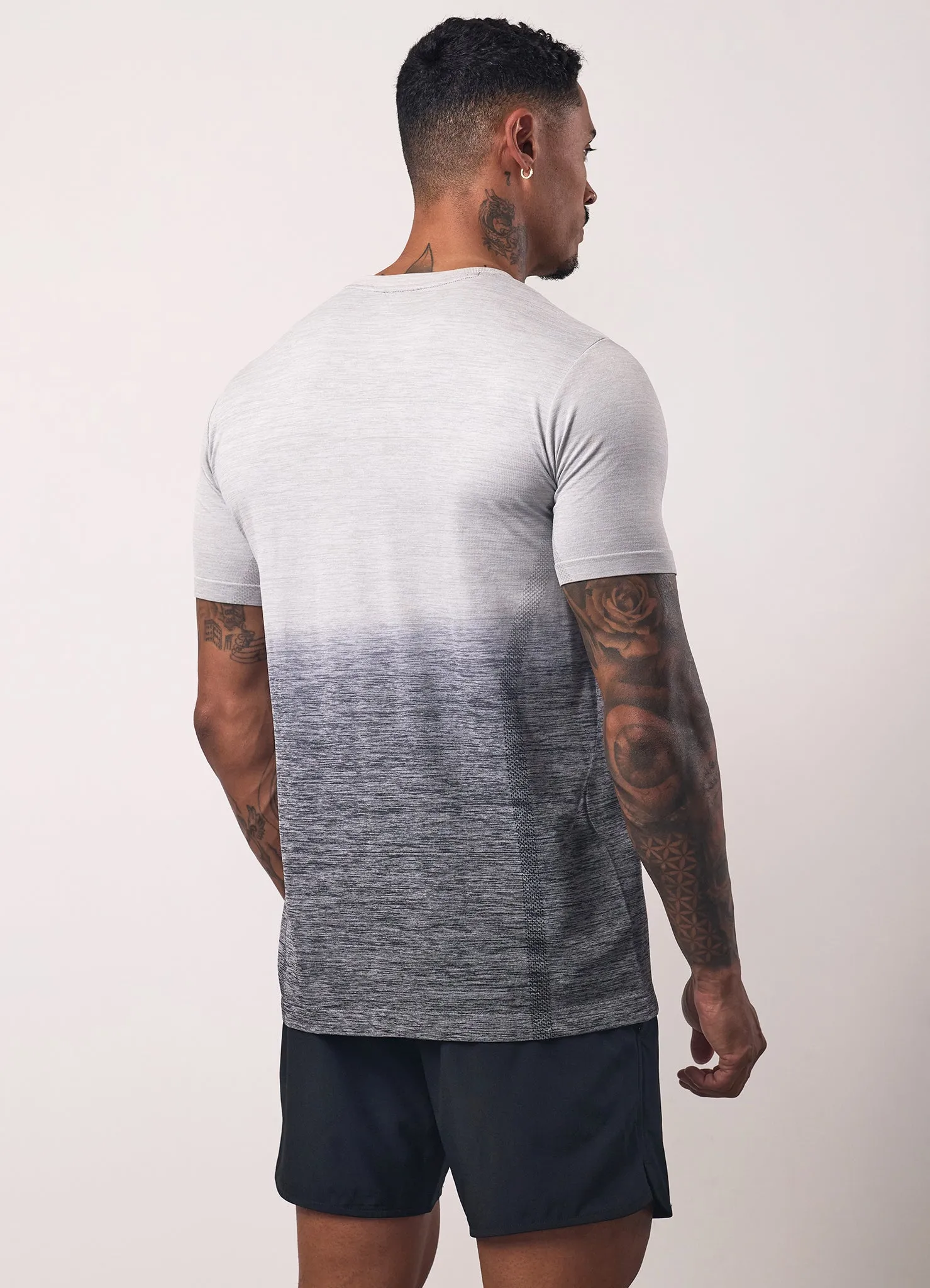 Gym King Relentless Ombre Seamless Tee - Black/Urban Grey Sporty Appeal