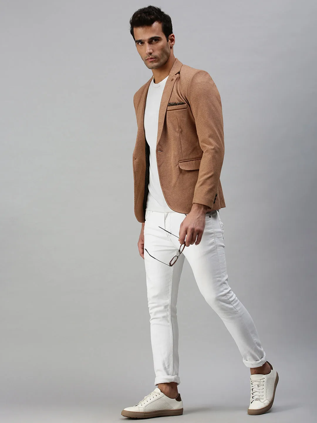 Men's Brown Solid Slim-Fit Single-Breasted Casual Blazer OdorResistantFabric DoubleLayered Collar