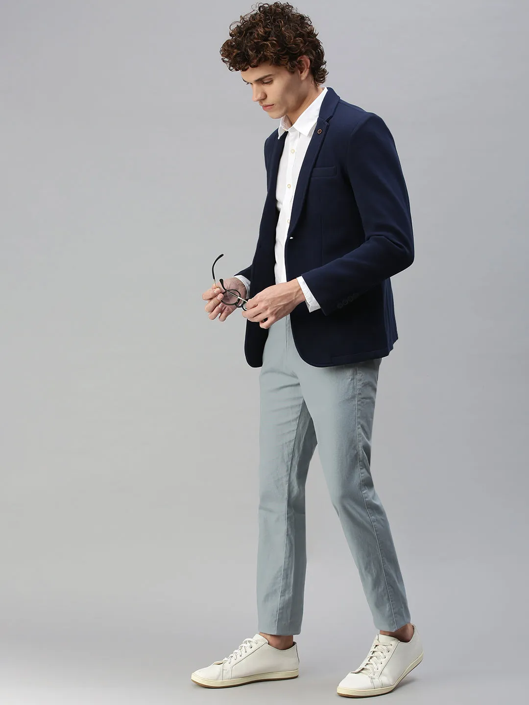 Hidden Ventilation Zones Easy Care Material Men's Navy Blue Solid Single-Breasted Slim-Fit Blazer