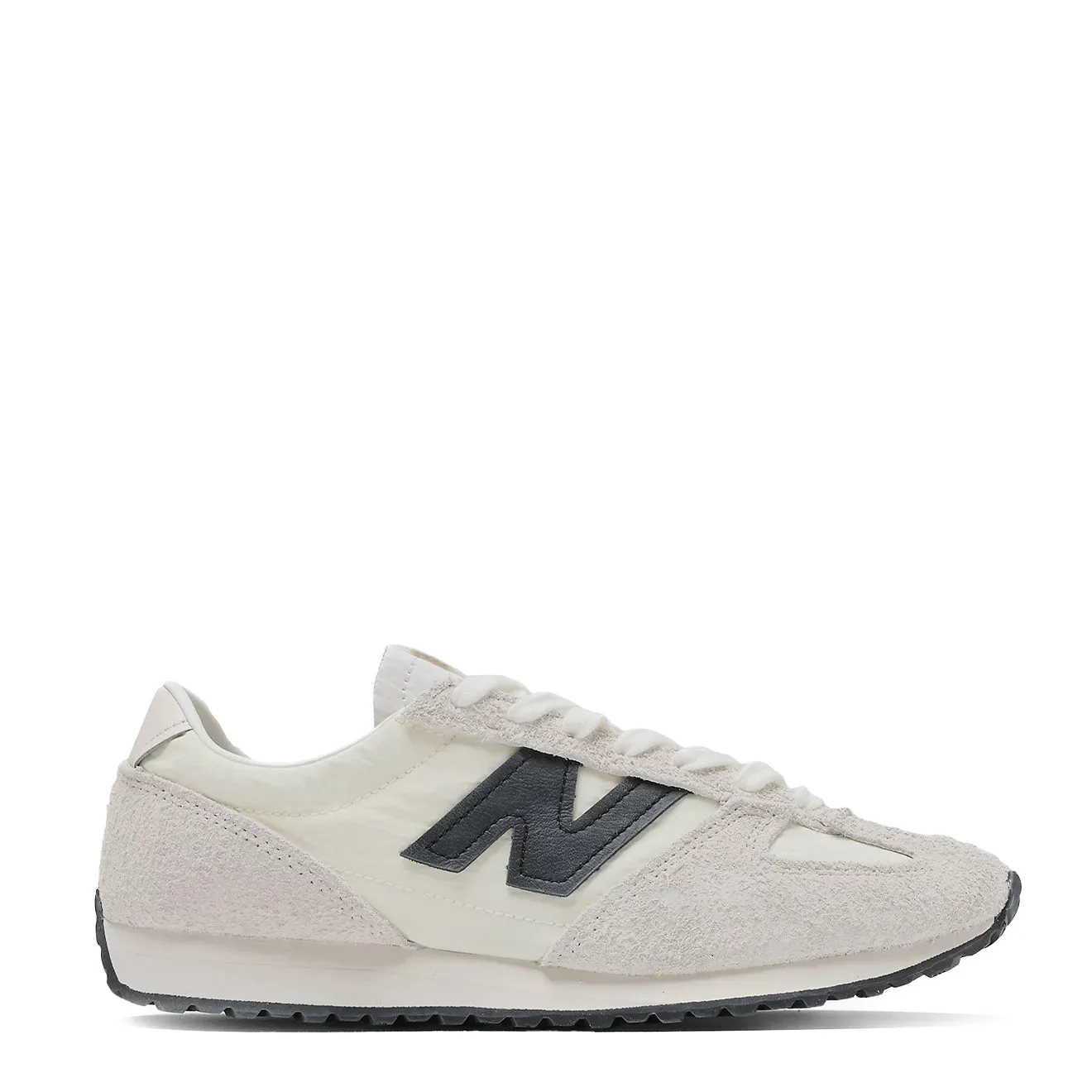 Shock Absorption Technology Mid Top New Balance 471 Trainer Linen / Angora / Black