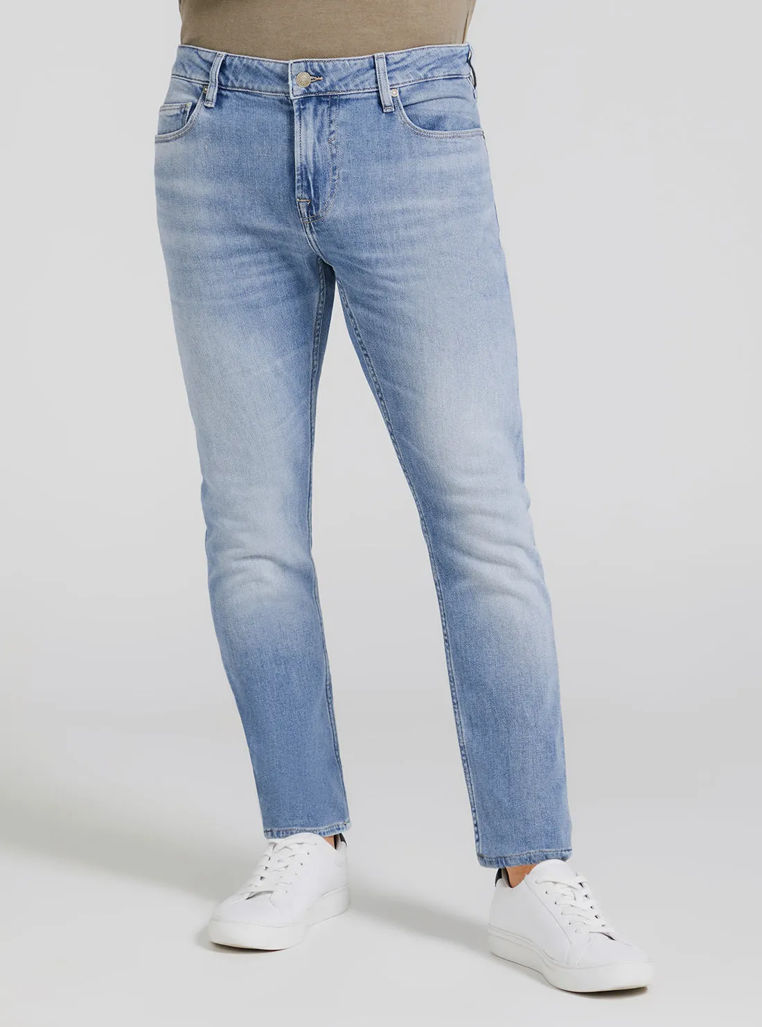 Eco Low Rise Skinny Fit Chris Denim Jeans In Carry Light Wash Everyday Confidence