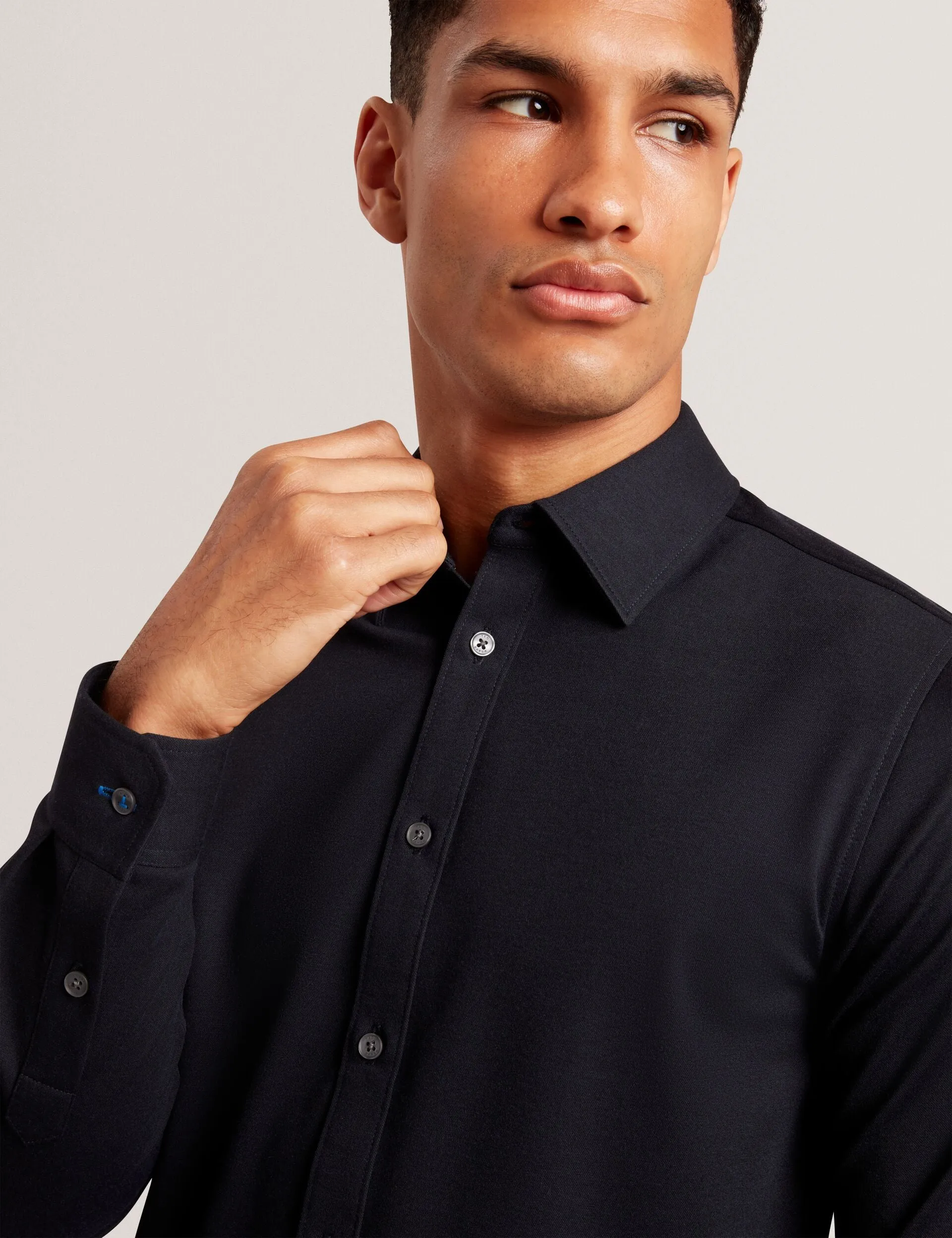 NORTUN | NAVY Handcrafted Detail