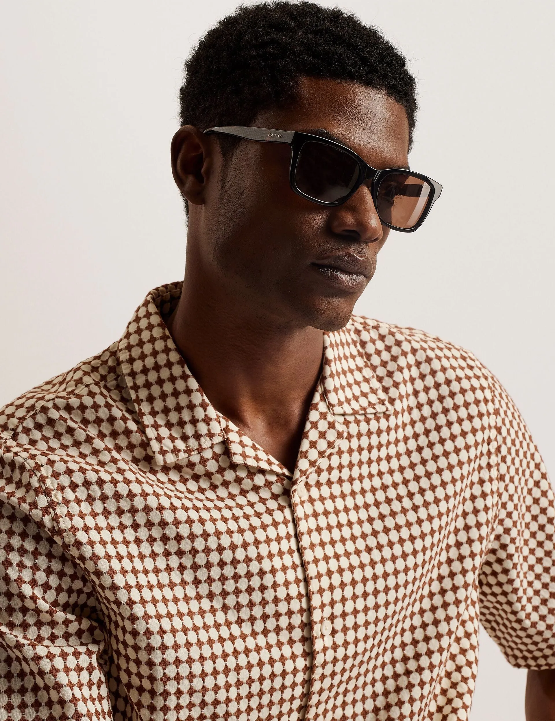 Tropical theme All-Season Wear OISE | BROWN