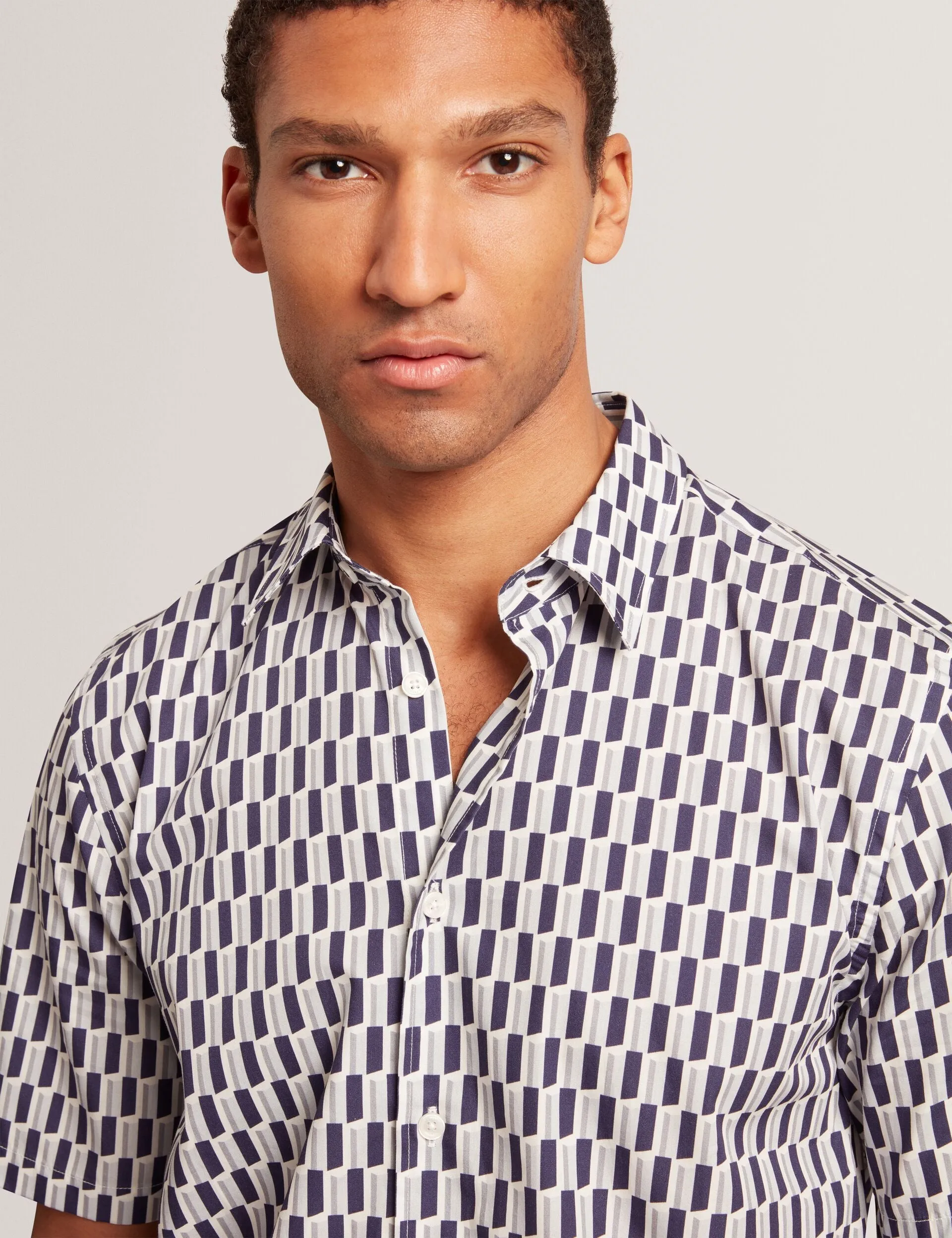 Double Stitched Hems Flexible Placket Structure PEARSOS | NAVY