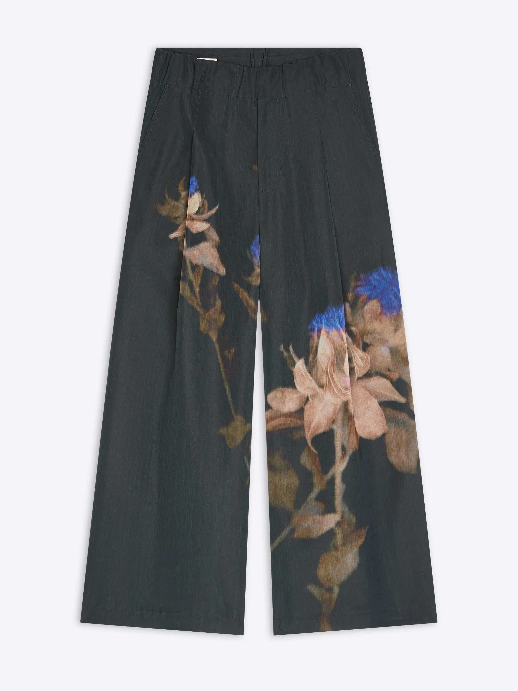Smooth Fabric Timeless Design Pleated pants