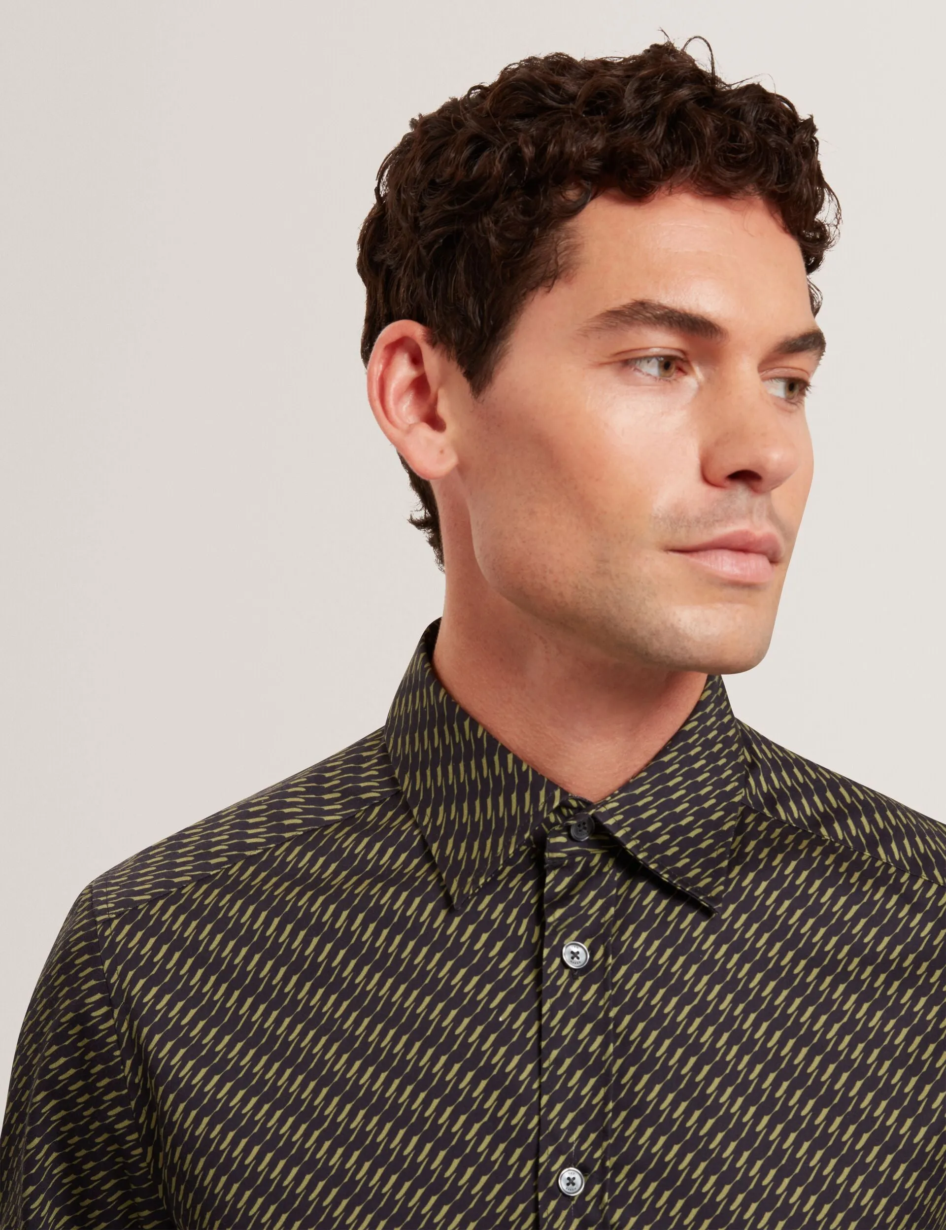 Relaxed Style Stretch Material KRISTOV | KHAKI