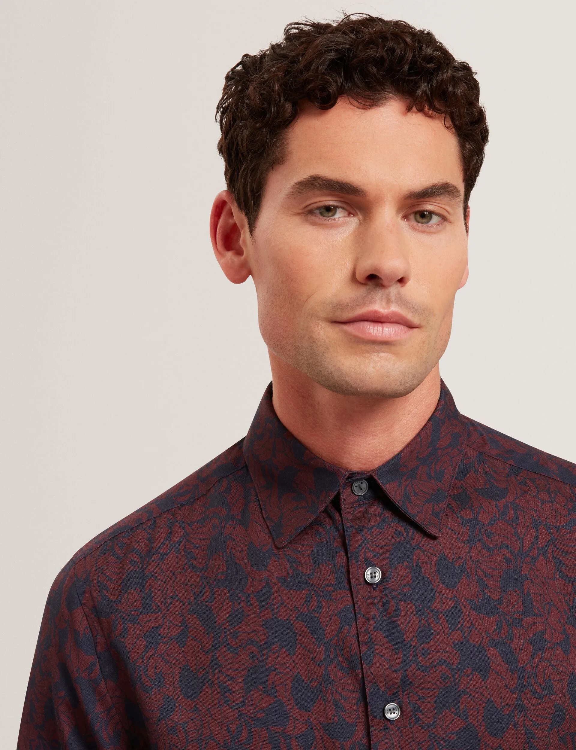 AKSELLE | MAROON All Day Comfort Tech Tagless label