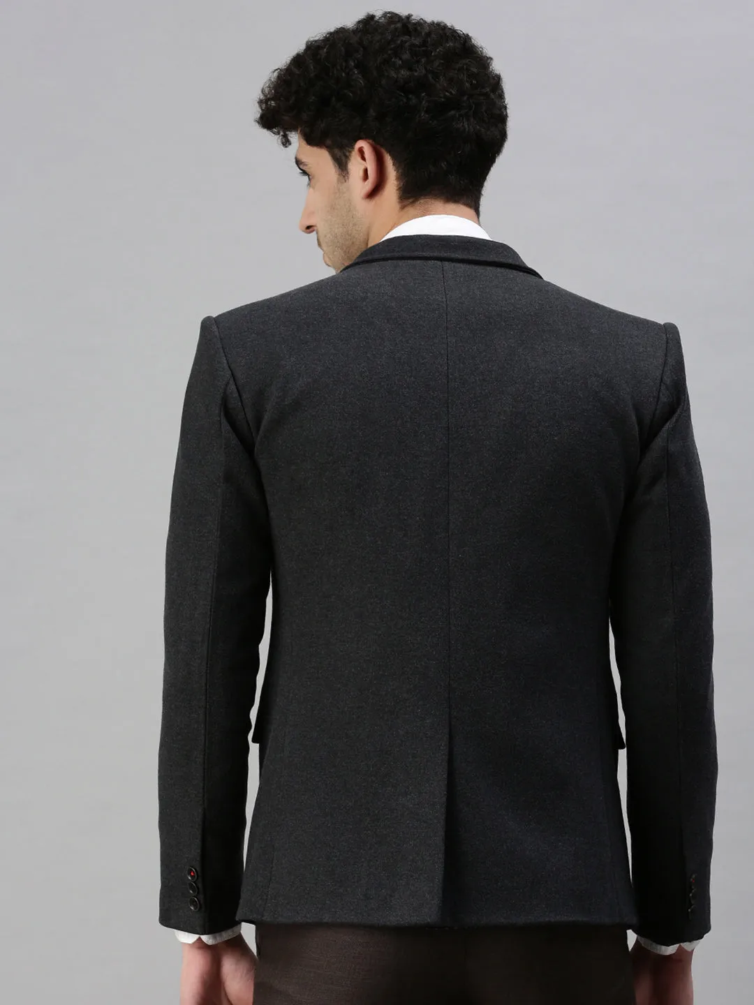 Sporty Fit Noise Reducing Fabric Men's Black Solid Slim-Fit Single-Breasted Casual Blazers