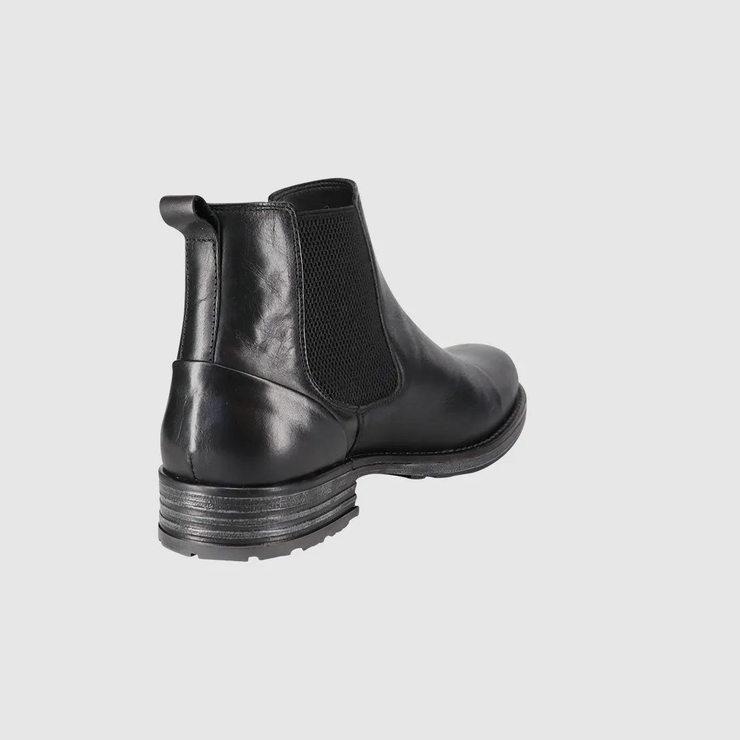 Clean Form Strong Sole Sensor Chelsea Boots Black