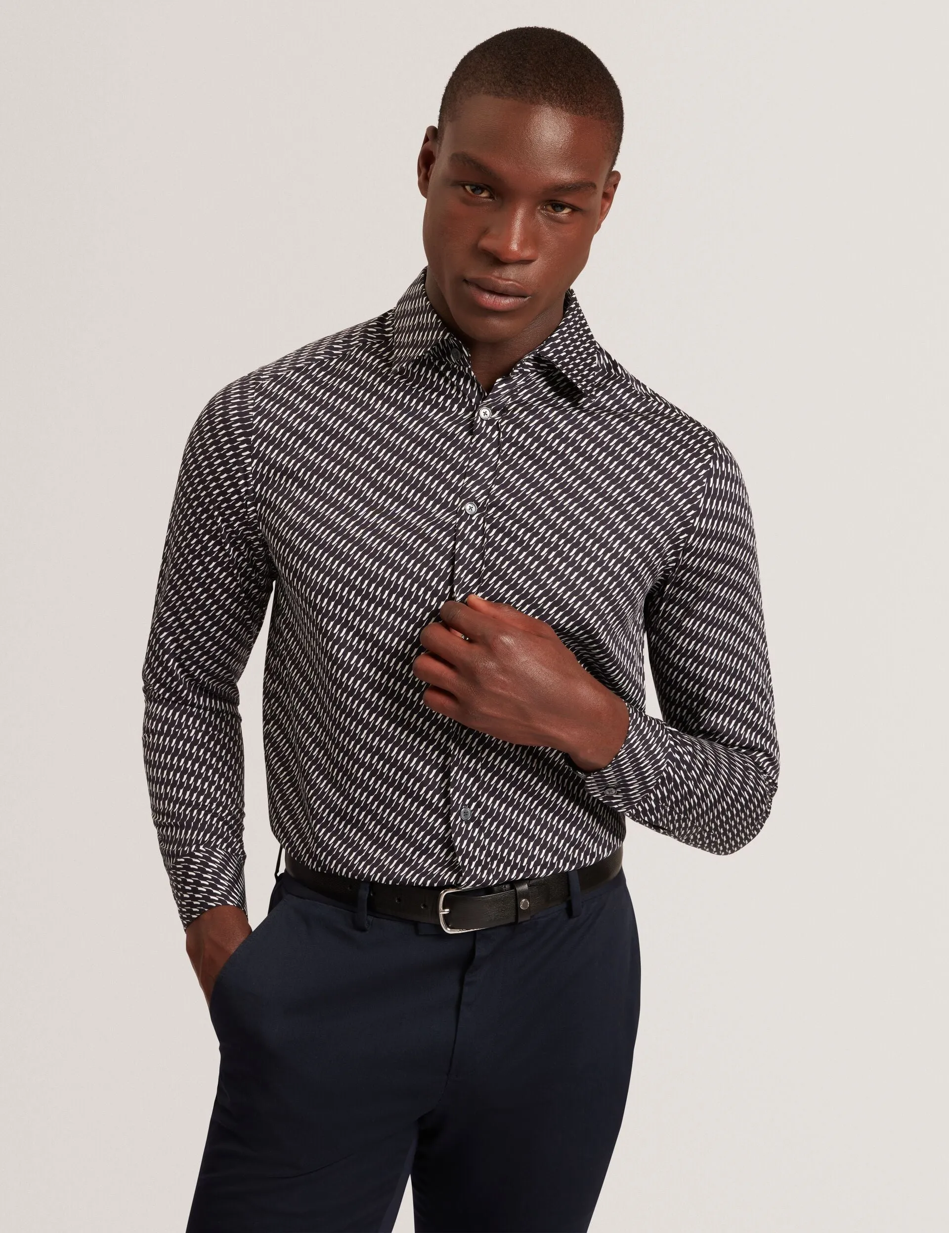 Laser Cut Edge Detail KRISTOV | BLACK