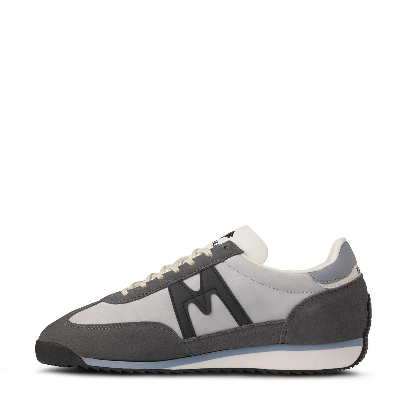Karhu Mestari Trainer Smoked Pearl / Caviar Gold Tone